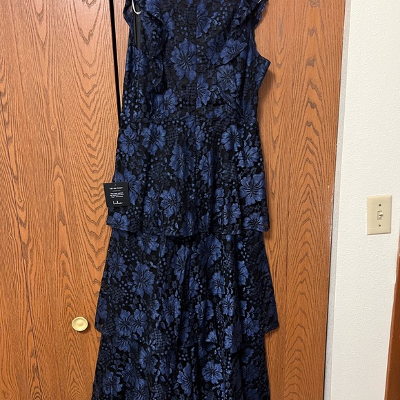 NWT Lulus Navy Blue Floral Molinetto Dress Size Large, Prom Dress, Wedding Guest - Picture 9 of 11